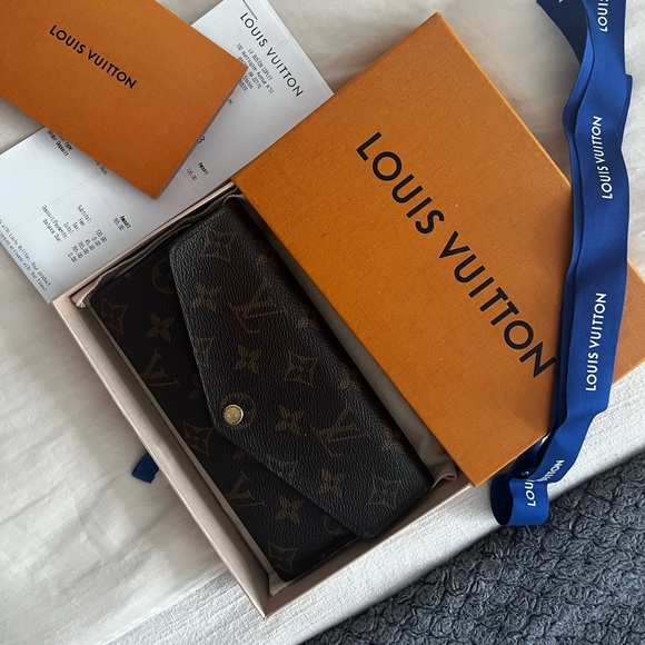 Authentic Louis Vuitton Sarah wallet - Picture 1 of 8